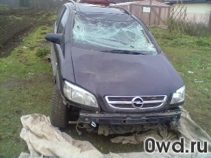 Битый автомобиль Opel Zafira