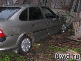 Битый автомобиль Opel Vectra